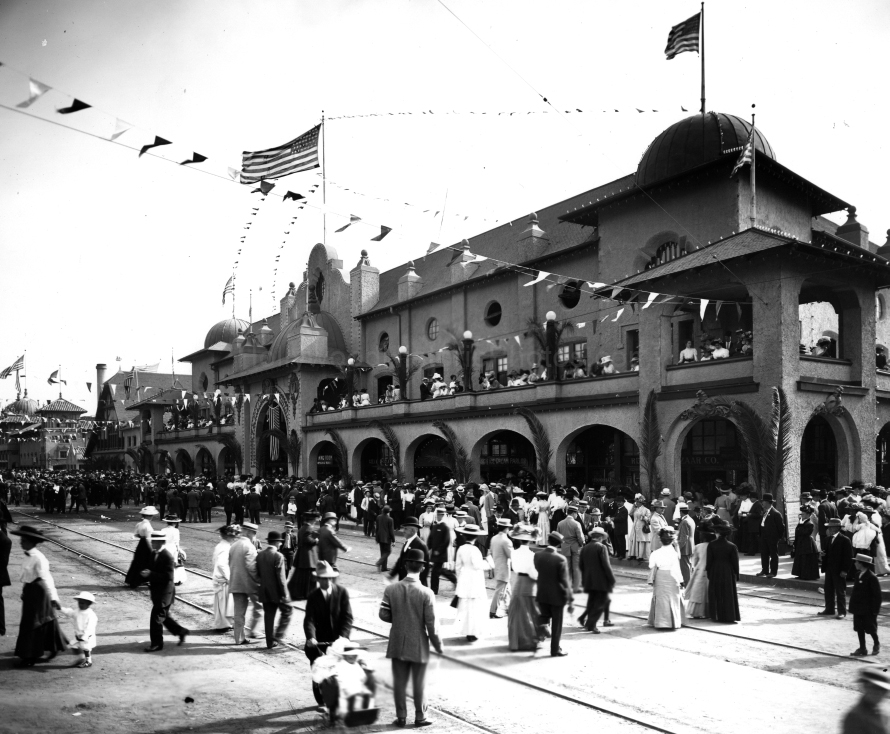 Redondo Beach 1908 Dance Pavillion WM.jpg